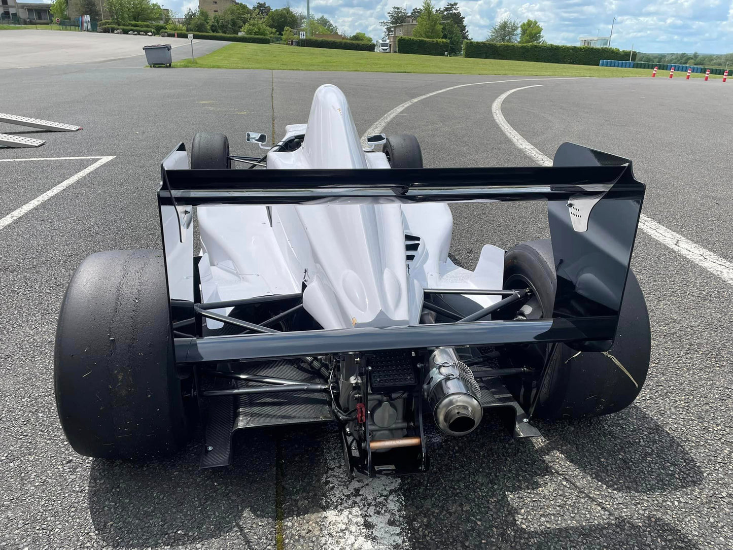 Découvrez le plaisir de piloter une monoplace de Formule Renault 2.0 sur le Circuit de Nevers Magny-Cours