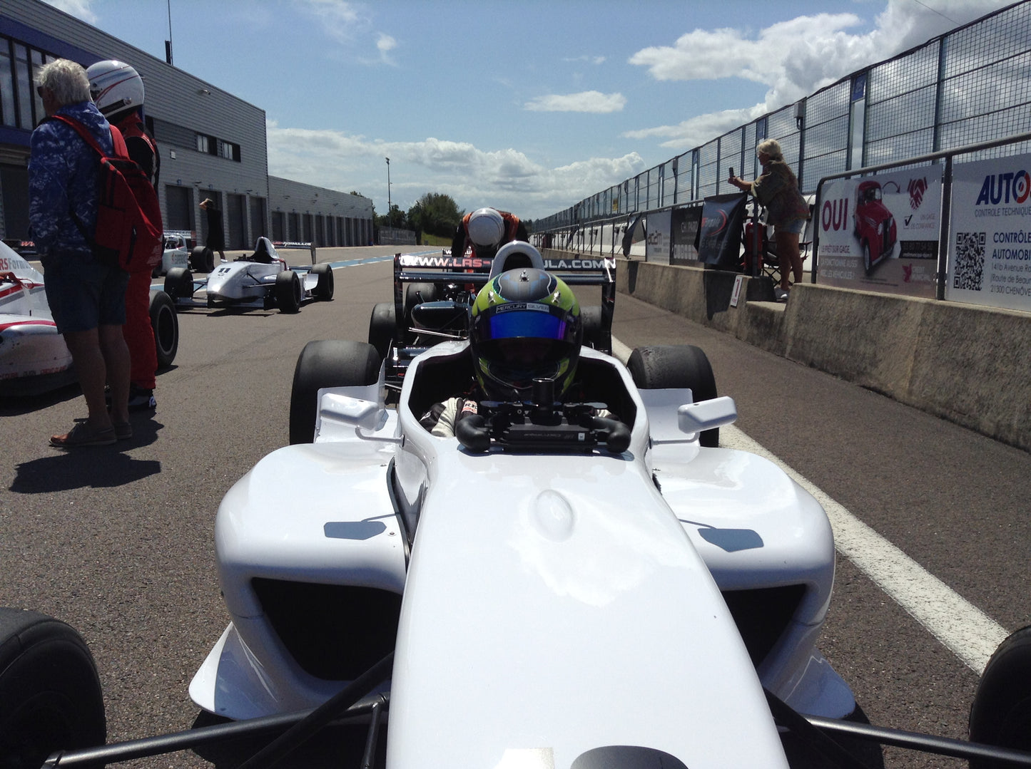 Découvrez le pilotage d'une monoplace de Formule Renault sur le Circuit de Dijon-Prenois