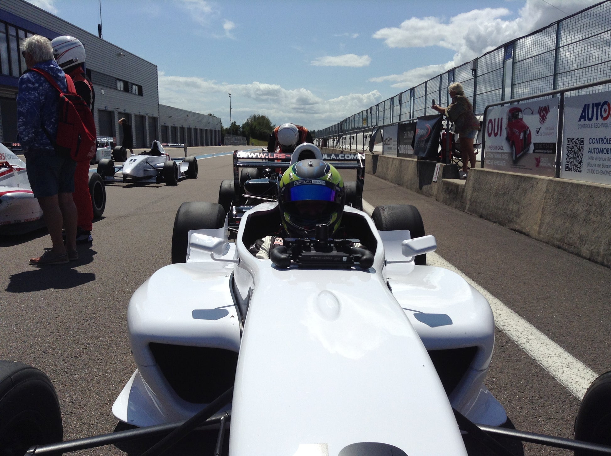 Découvrez le pilotage d'une monoplace de Formule Renault sur le Circuit de Dijon-Prenois