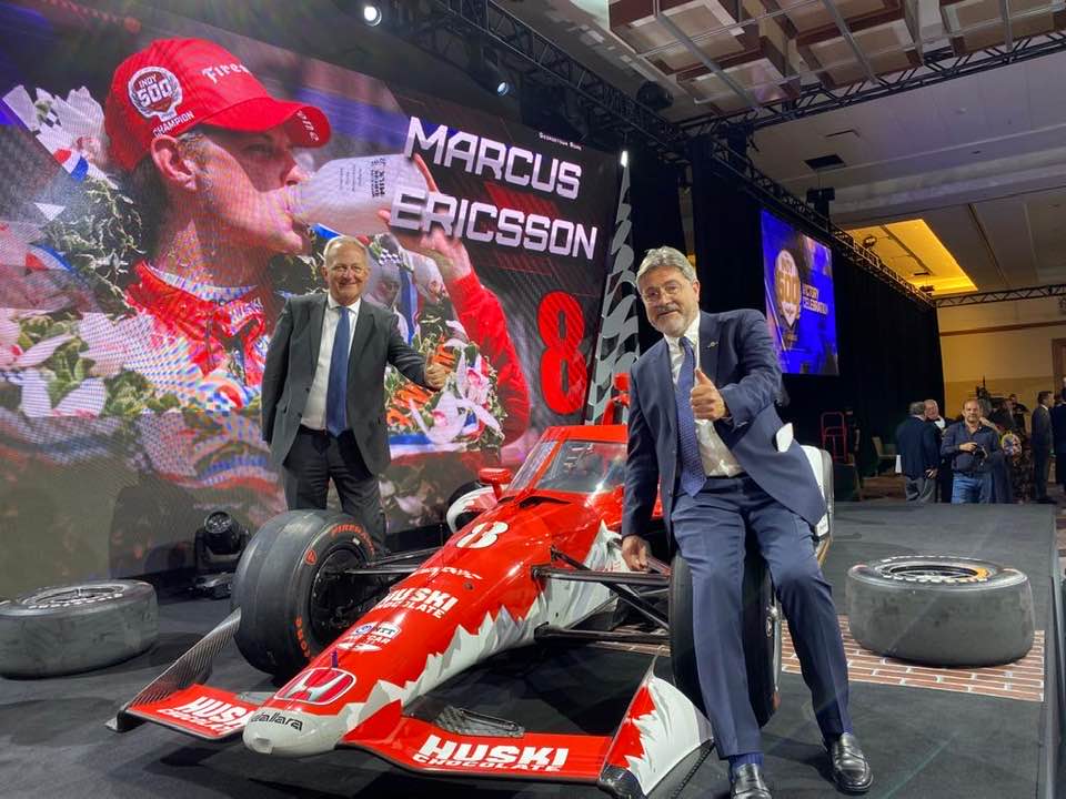 Indianapolis 500 Mercury Silver et ses VIP lors de la soirée de remise des prix Indy 500